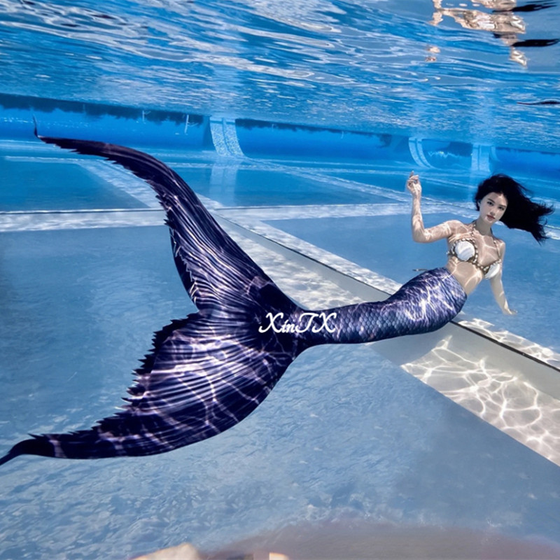 Fantasia de Sereia Adulta com  - Aquarium & Marine Museum Universiti Malaysia Sabah Kota Kinabalu Sabah Photos avaliação e preço